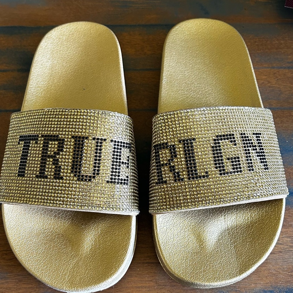 True Religion Women's Jasmine Bling Gold Black Slides Slippers Size 6